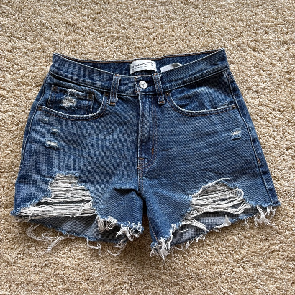 Abercrombie & Fitch Mid‎ Rise Boyfriend Distressed Denim Cutoff Shorts 24/00
